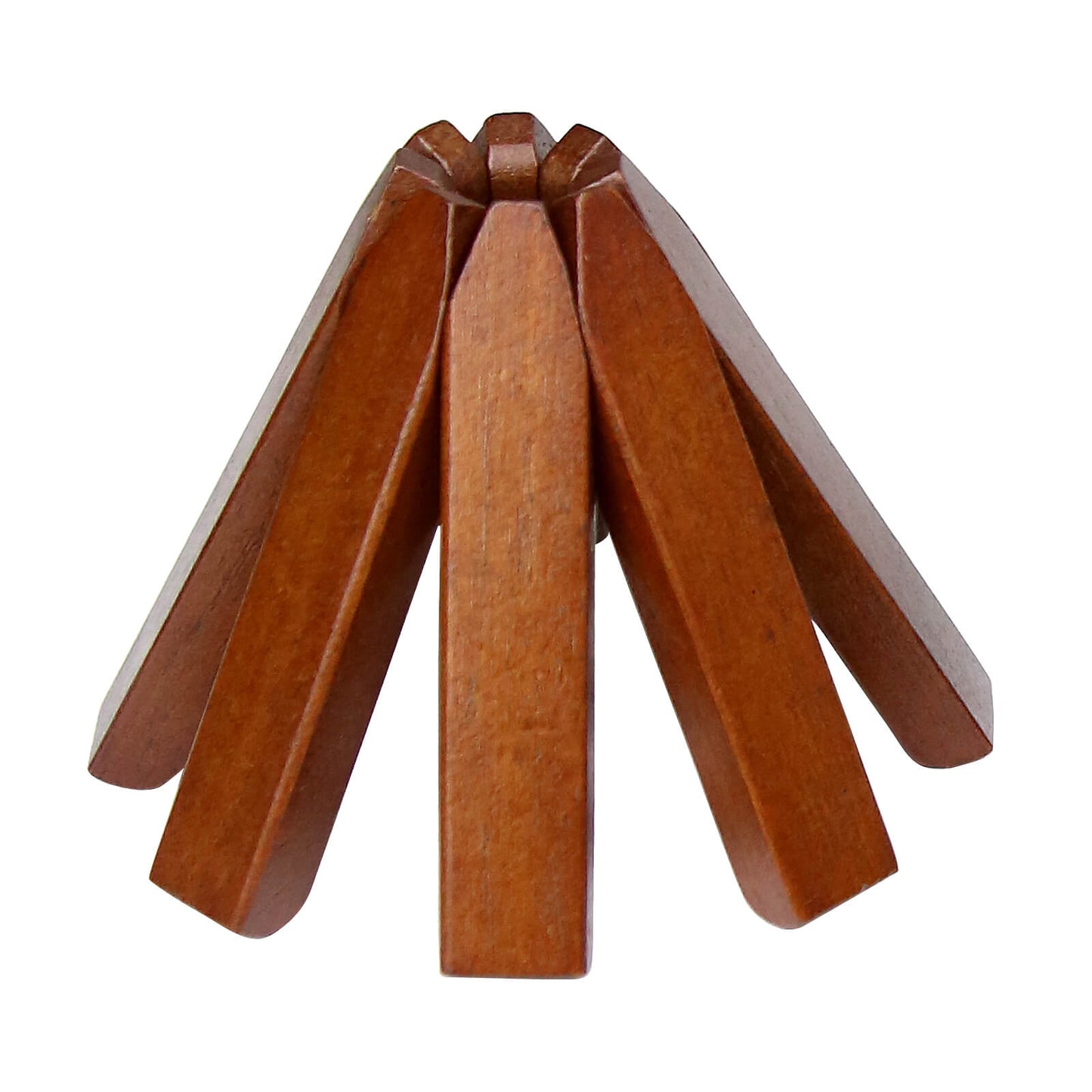 50 % rabatt på Underlägg i bokträ för varma rätter och kastruller - 4 st. trebenade underlägg + 1 st. hållare