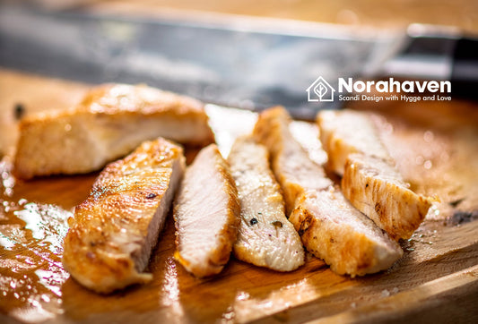 Roasted Chicken Cutting Easy Slip? How Norahaven Solid Wood Board Anti-Splash Lock Juice Achieves Nordic Anti-Splash Method