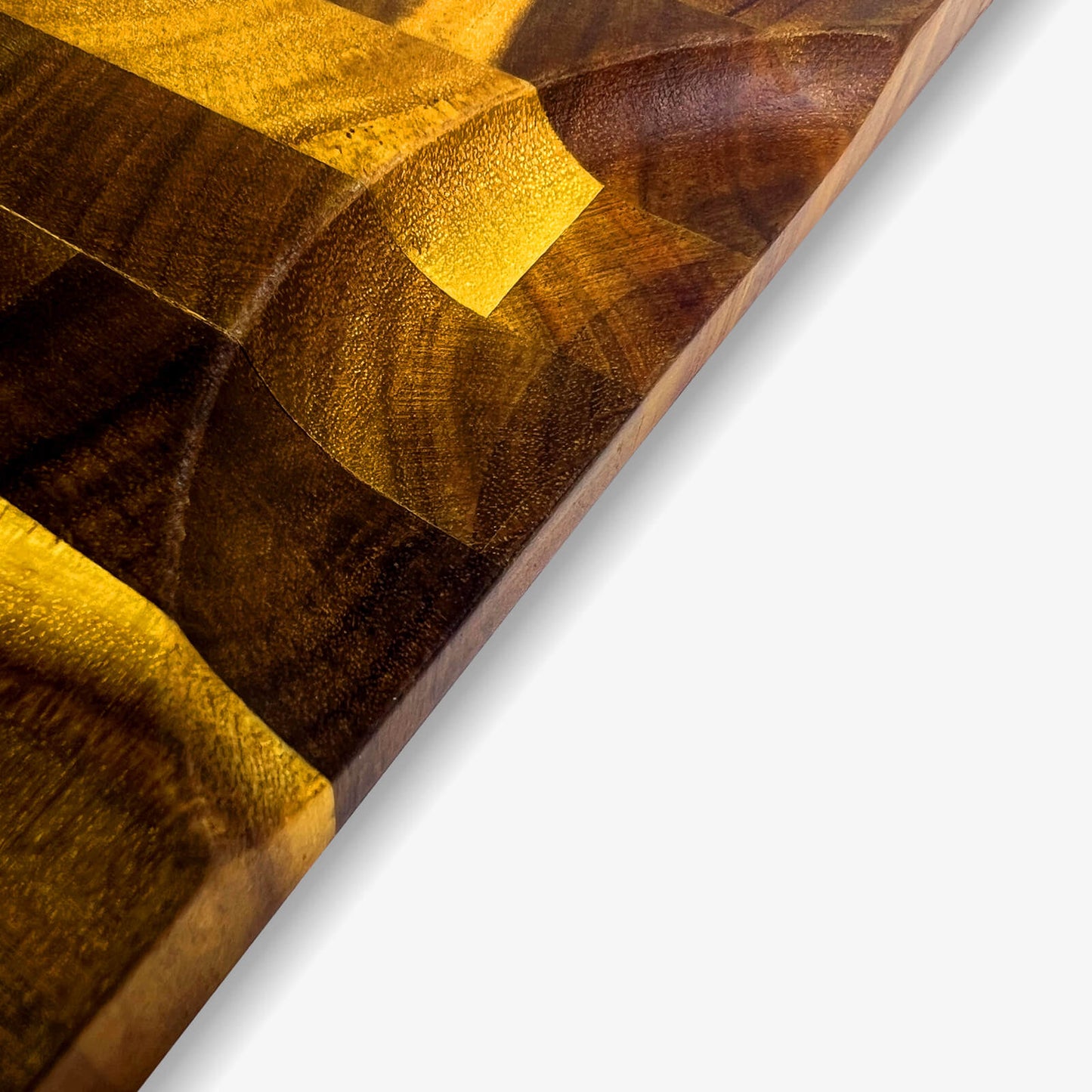 50% rabattSkärbräda i rosenträ med rutmönster och dubbelsidig ådring, perfekt för att skära kött och grönsaker och ge ditt kök en färgklick.