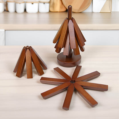 50 % rabatt på Underlägg i bokträ för varma rätter och kastruller - 4 st. trebenade underlägg + 1 st. hållare 